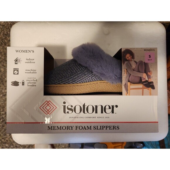 isotoner memory foam slippers new in box - Picture 1 of 8